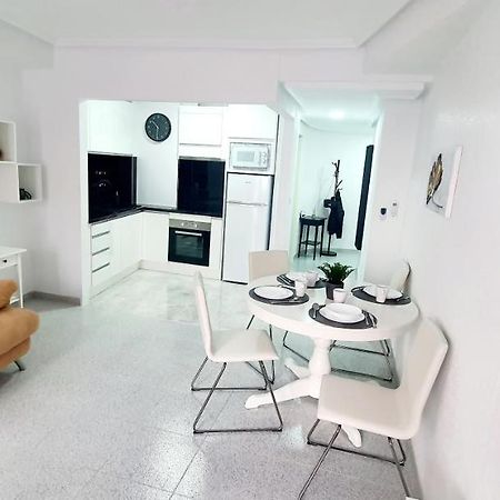 Apartments On The Beach In Torrevieja Ngoại thất bức ảnh