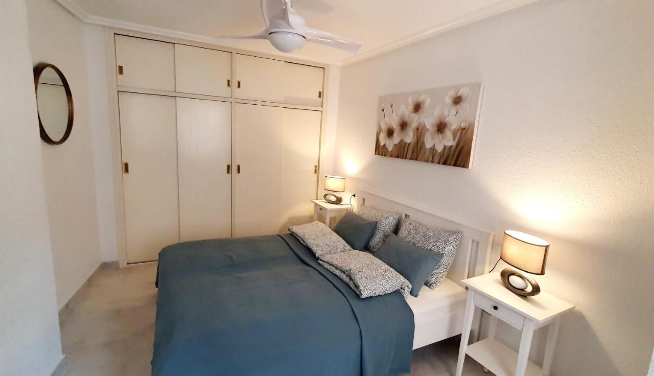 Apartments On The Beach In Torrevieja Ngoại thất bức ảnh